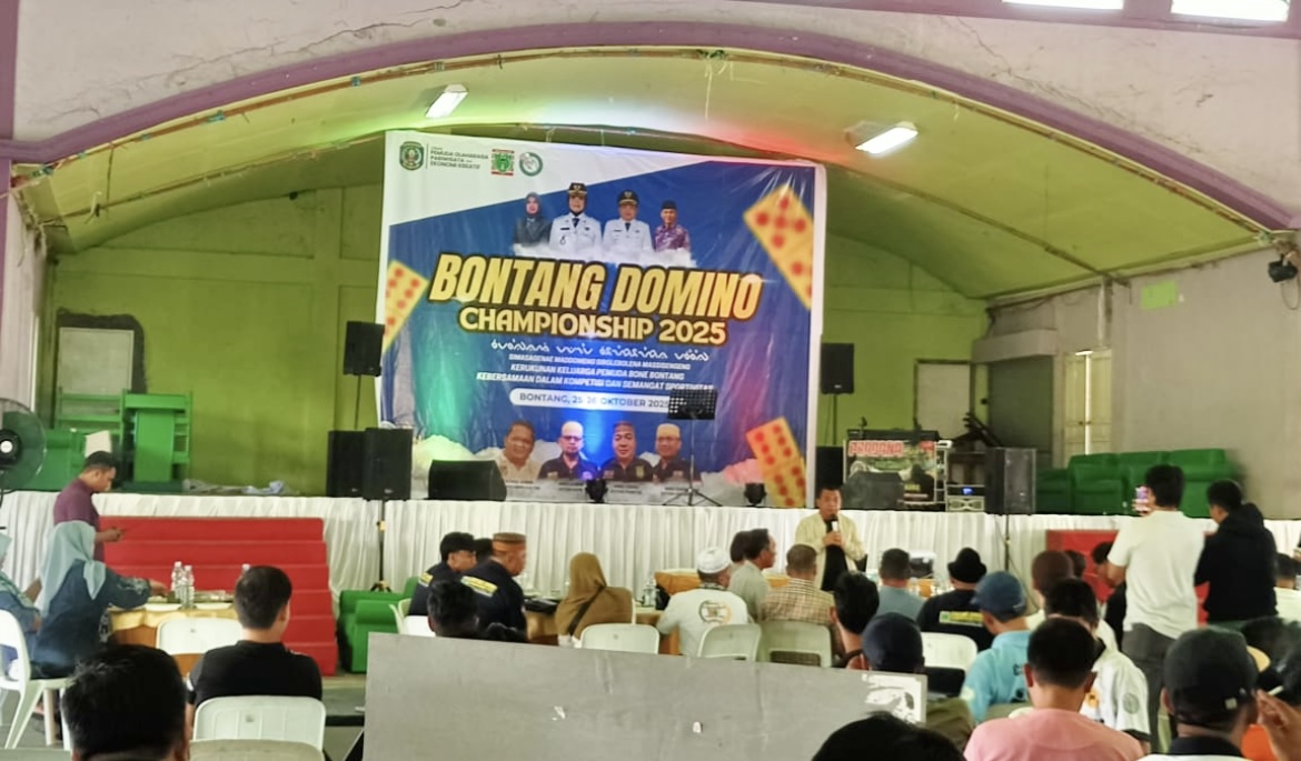 Pembukaan acara lomba domino di Kota Bontang yang digelar oleh pemuda Bone (dok: Labib/expresi)