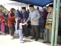 Ardiansyah saat kunjungan kerja ke Desa Mukti Jaya, Kecamatan Rantau Pulung.