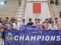 Jajaran Dispora bersama tim juara pertama futsal KNPI Cup 2025. (dok : Arif/expresi)