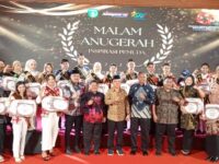 Jajaran Dispora Kukar bersama puluhan pemuda Kukar berprestasi.