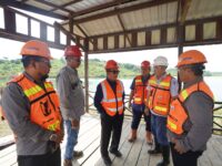 Bupati Kutai Timur Ardiansyah Sulaiman datang langsung ke lokasi IPA untuk meninjau progres fisik.(dok : Ahm/expresi)