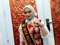Duta Pemuda Kukar, Rina.