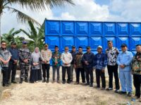 Bupati Kutai Timur (Kutim) Ardiansyah Sulaiman meresmikan Sistem Penyediaan Air Minum Desa (SPAMDes) di Desa Muara Bengalon (dok : Ahm/expresi)