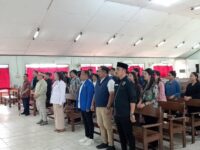 Kepala Bidang Kepemudaan Dispora Kukar, Derry Wardhana, bersama panitia dan peserta sosialisasi.