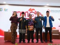Kepala Dispora Kukar bersama narasumber dialog peringatan Hari Sumpah Pemuda ke-97.