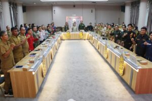 Kegiatan review yang digelar di Ruang Damar, Gedung Serbaguna Bukit Pelangi,
