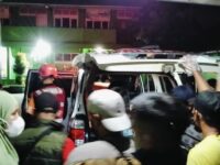 Proses evakuasi mayat di Balikpapan (dok: Expresi)