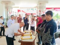 Acara penyerahan fasilitas berlangsung di halaman Kantor Bupati Kutim (dok : Dir/expresi)
