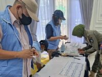 Proses Pemeriksaan Tes Urine BNNK Bontang Terhadap ASN di Rujab Wali Kota, Kamis, 18 Desember 2025 (Dok: Labib/Expresi)