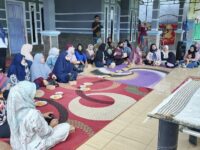 Wakil Ketua DPRD Bontang, Sitti Yara, serap aspirasi warga di Jalan Atletik, Kelurahan Api-Api, Rabu (03/12/2025) (dok: Expresi/labib)