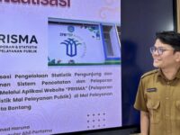 Fauzi Ahmad, Calon Pegawai Negeri Sipil (CPNS) DPMPTSp Kota Bontang saat memperlihatkan inovasinya
