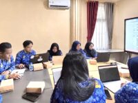 DPMPTSP menggelar rapat koordinasi penting bersama Dinas Kesehatan (Dinkes) di Ruang Teknis Kantor DPMPTSP.