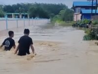 Kondisi banjir minggu sore di kecamatan karangan (dok. Istimewa)