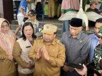 Wakil Wali Kota Bontang, Agus Haris usai monitoring harga di pasar Taman Rawa Indah, Selasa, 16 Desember 2025 (Dok: Labib/Expresi)