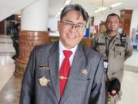 Kasat Satpol PP Kutim, Fatah Hidayat.(Dok: tio/expresi)