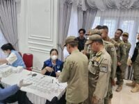 Proses pemeriksaan tes urine ASN Kota Bontang, Kamis, 18 Desember 2025 (Dok: Labib/Expresi)