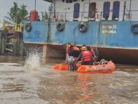 Proses pencarian korban tenggelam di Sungai Mahakam, wilayah Pendingin, Sanga-Sanga, Kutai Kartanegara (dok: Tim SAR)