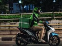 Ojol saat mengantar pesanan (dok: istimewa)