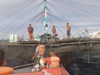 Tim BPBD saat mendekati Bagang di Perairan Bontang, Kamis, 8 Januari 2026. (Dok: BPBD Bontang)