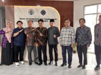 Disnakertrans Kutim menerima kunjungan kerja DPRD Kukar untuk membahas isu ketenagakerjaan, serapan tenaga kerja, dan kolaborasi lintas daerah. (Dok: tio/expresi)