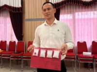Kasatresnarkoba Polres Kutim, IPTU Erwin Susanto, bersama barang bukti Narkotika yang berhasil di amankan.(Dok: tio/expresi)