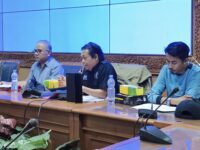 Ketua Pekutim, Alim Bahri (baju hitam). (Dok: tio/expresi)