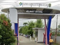 Gerbang RSUD Kudungga disorot terkait kebijakan retribusi parkir.(Dok: tio/expresi)
