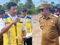Wakil Bupati Kutai Timur, Mahyunadi (kanan) dan Perwakilan DJPS Kementerian PU, Ryan Lubis (kiri). (Dok: tio/expresi)