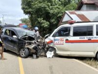 Tabrakan ambulans dan Avanza di Poros Bengalon–Muara Wahau Km 102, diduga akibat menghindari jalan berlubang.(Dok: istimewa)