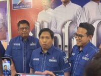 Para politisi Demokrat di Kota Samarinda bersama Irwan Fecho (dok: Wan/expresi)