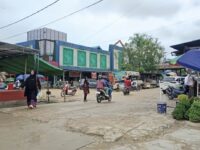 Suasana Pasar Induk Sangatta yang mulai sepi di pagi hari.(Dok: tio/expresi)