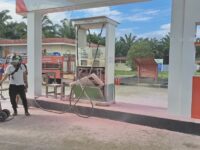 Kondisi mesin dispenser SPBU di Muara Wahau yang rusak usai terjadi ledakan saat pengisian BBM.(Dok: istimewa)