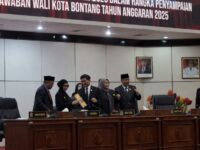 Penyerahan LKPJ Wali Kota Bontang (dok:salsa/expresi)