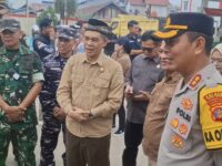 Kapolres Kutim bersama unsur Forkopimda meninjau langsung kondisi di lapangan terkait distribusi BBM di salah satu SPBU di Sangatta.(Dok: tio/expresi)