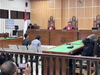 Suasana sidang putusan empat terdakwa kasus perakitan bom molotov pada aksi 1 September 2025, digelar di Pengadilan Negeri Samarinda (dok: Wan/expresi)