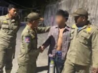 Satpol PP Bontang amankan ODGJ di Jalan Pelabuhan Gang Bawal RT 12, Kelurahan Tanjung Laut Indah, Kecamatan Bontang Selatan (dok:ist)