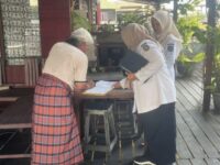 Tim teknis dari Bidang Pengelolaan Pendapatan Daerah bersama Bidang Pengendalian dan Evaluasi Pendapatan Daerah sambangi wajib pajak di Bontang (dok:bapenda)
