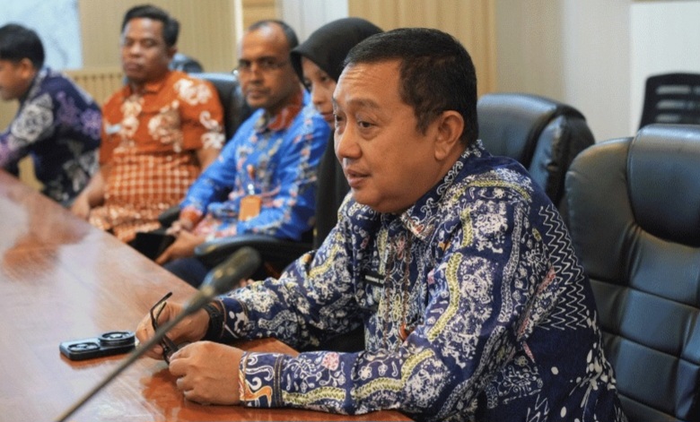 Kepala DPMPTSP Kota Bontang Muhammad Aspiannur menerima kunjungan Bapenda Bontang (dok:Bapenda)