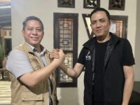 Tokoh Dayak Kaltim Yulianus Henock Sumual (kiri) bersama Ketua PSI Bontang, Ali Ridha (kanan) (dok: expresi)