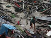 Rumah yang ambruk akibat gelombang di pesisir Balikpapan (dok: istimewa)